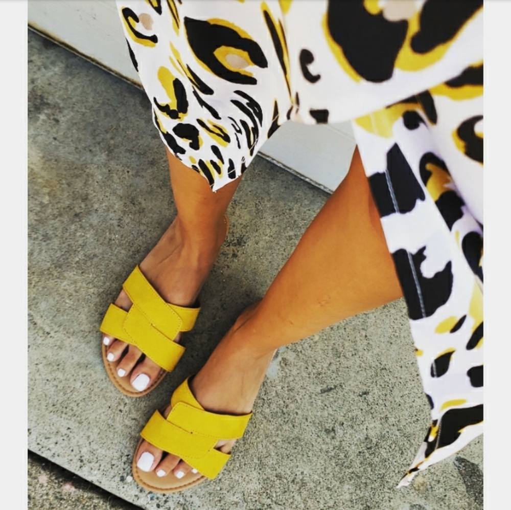 🆕️//The Austin// yellow crisscross sandal - Picture 4 of 4